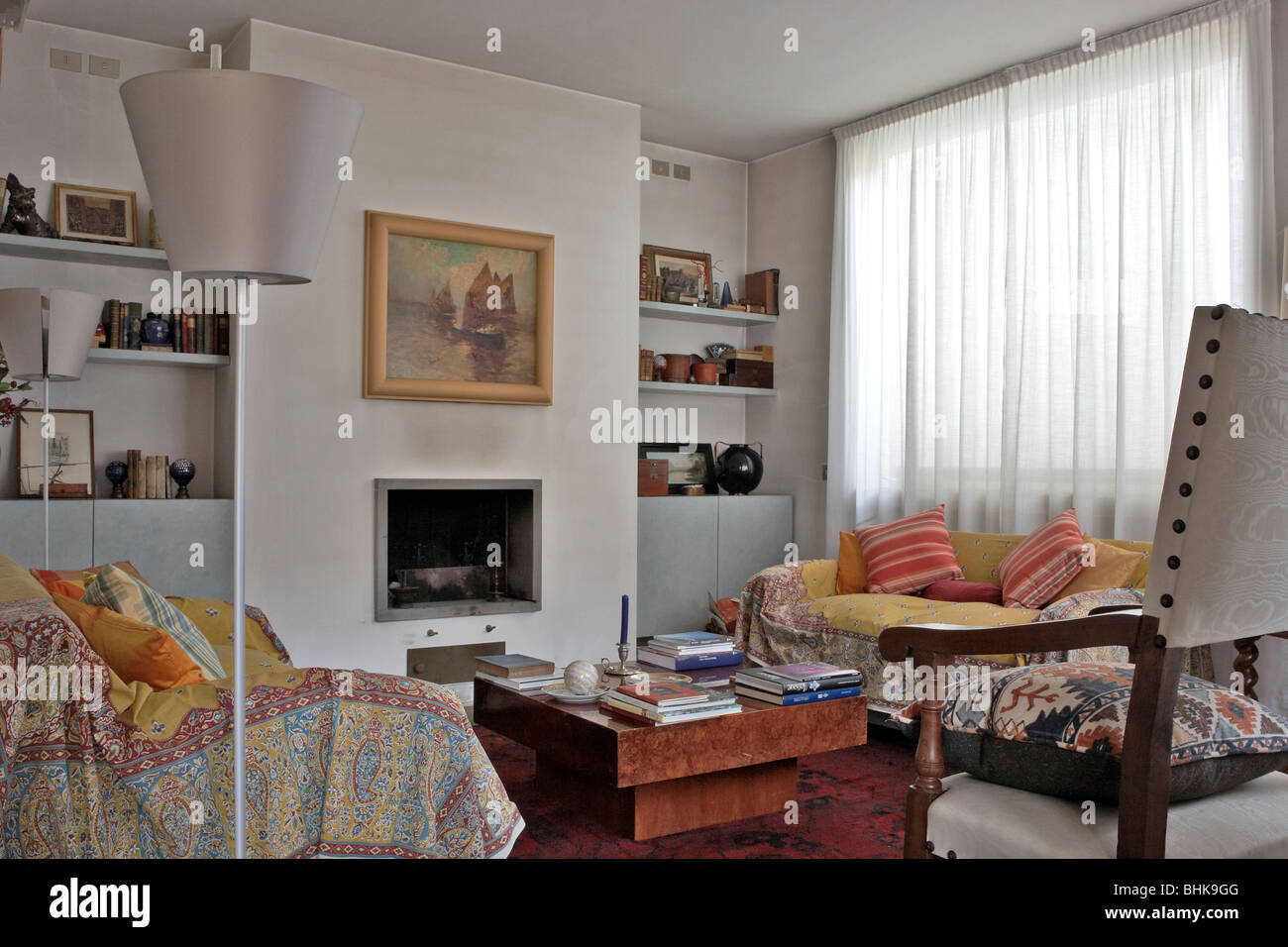 Modern living room interior with sofa and dining table Stock Photo - Alamy