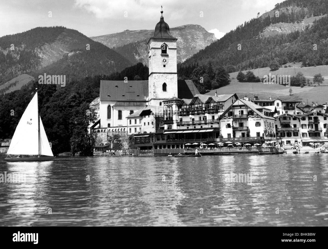 geography / travel, Austria, landscapes, lakes, Wolfgangsee, St Wolfgang, village view with hotel 'Zum weissen Rössl', 1960s, Stock Photo