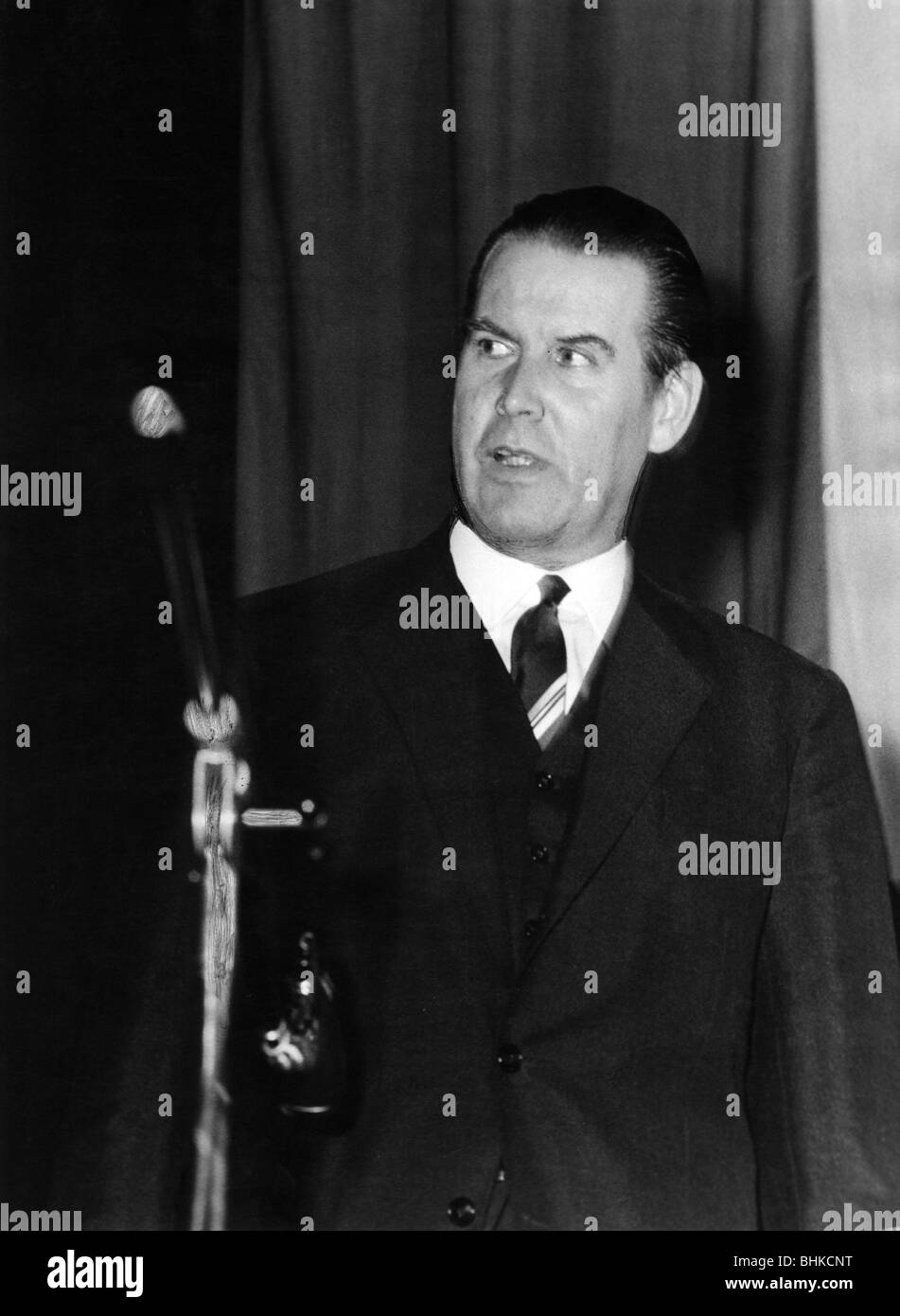 Schroeder, Gerhard, 11.10.1910 - 31.12.1989, German politician (CDU), Federal Minister of the Interior 20.10.1953 - 13.11.1961, half length, 1950s, , Stock Photo