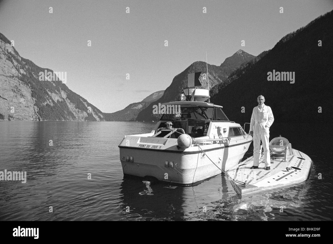 Piccard, Jacques, 28.7.1922 - 1.11.2008, Swiss scientist (deep sea diver), full length, in submarine 'F. A. Forel' on lake Königsee, Germany, 26.9.1988, Stock Photo