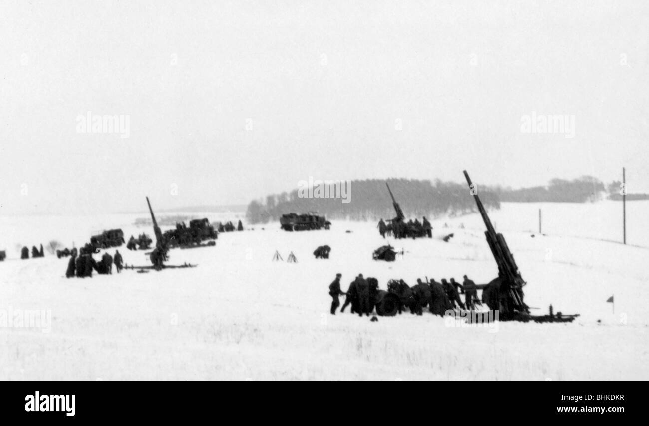 Nazism / National Socialism, military, Wehrmacht, Luftwaffe, anti-aircraft battery during training in the winter, 88 mm AA guns Flak 18 in firing position, 1930s, Stock Photo