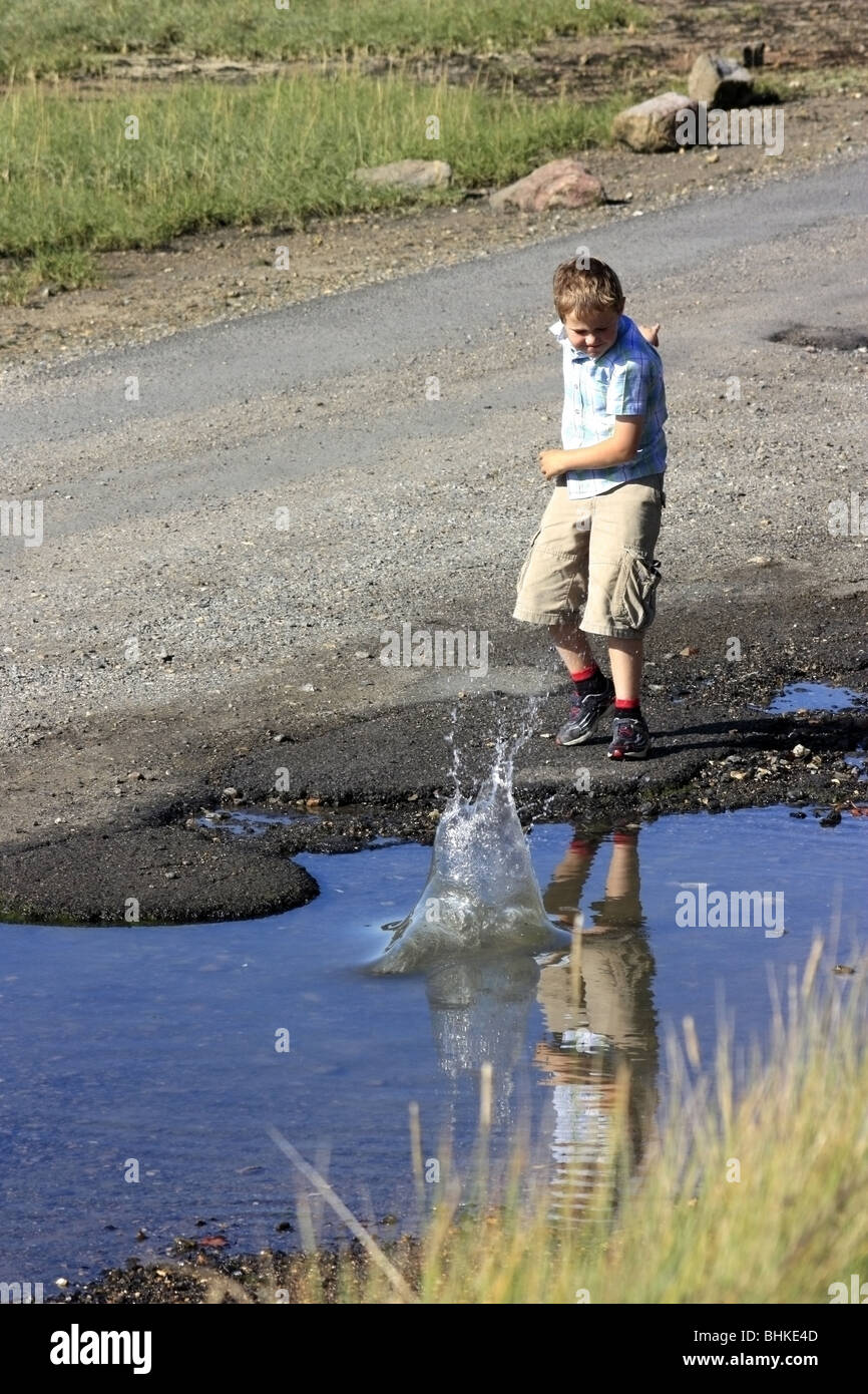 Throwing stone hires stock photography and images Alamy