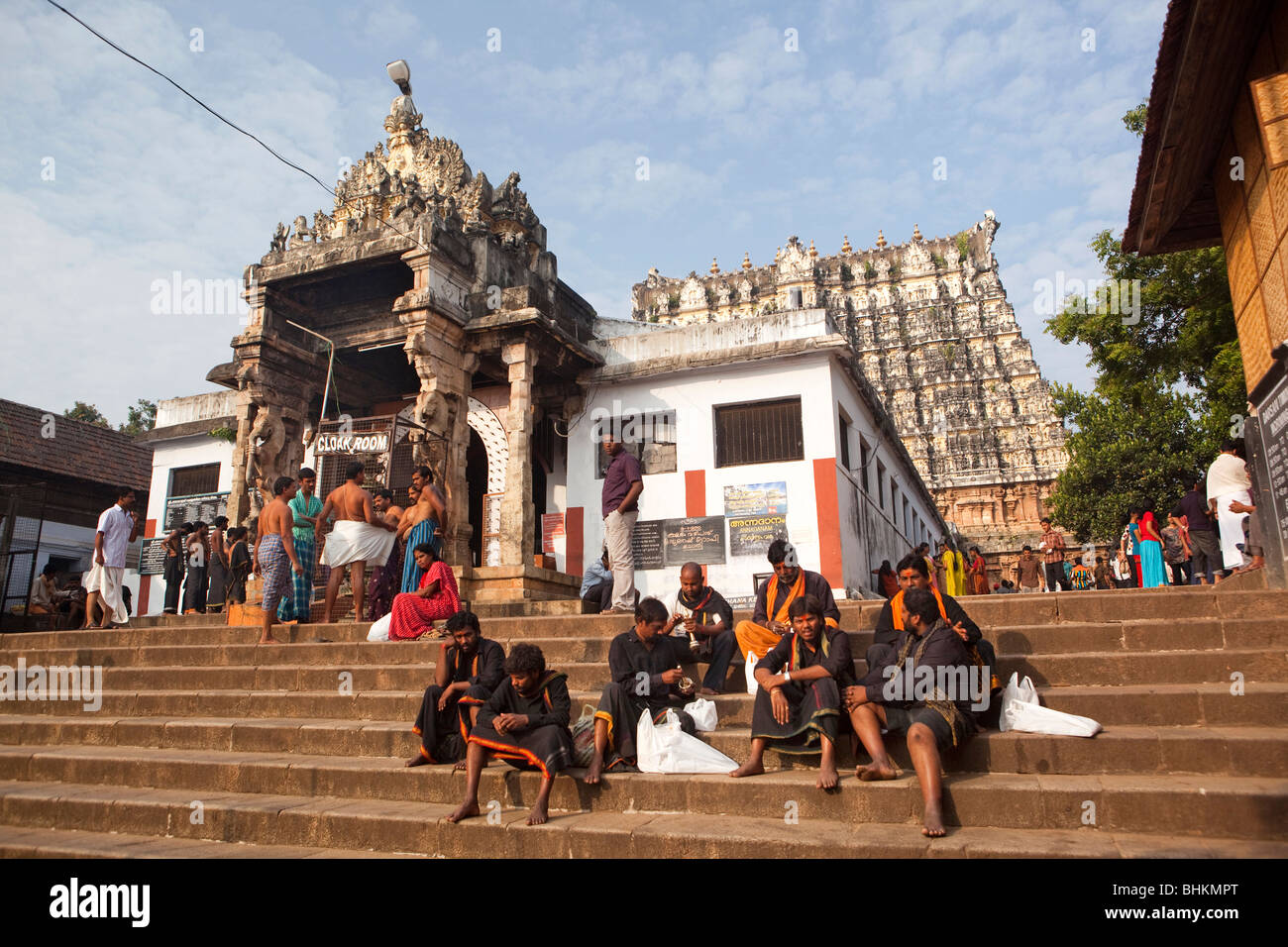 India, Kerala, Thiruvananthapuram, (Trivandrum), Sri Padmanabhaswamy Hindu Temple pilgrims at entrance Stock Photo