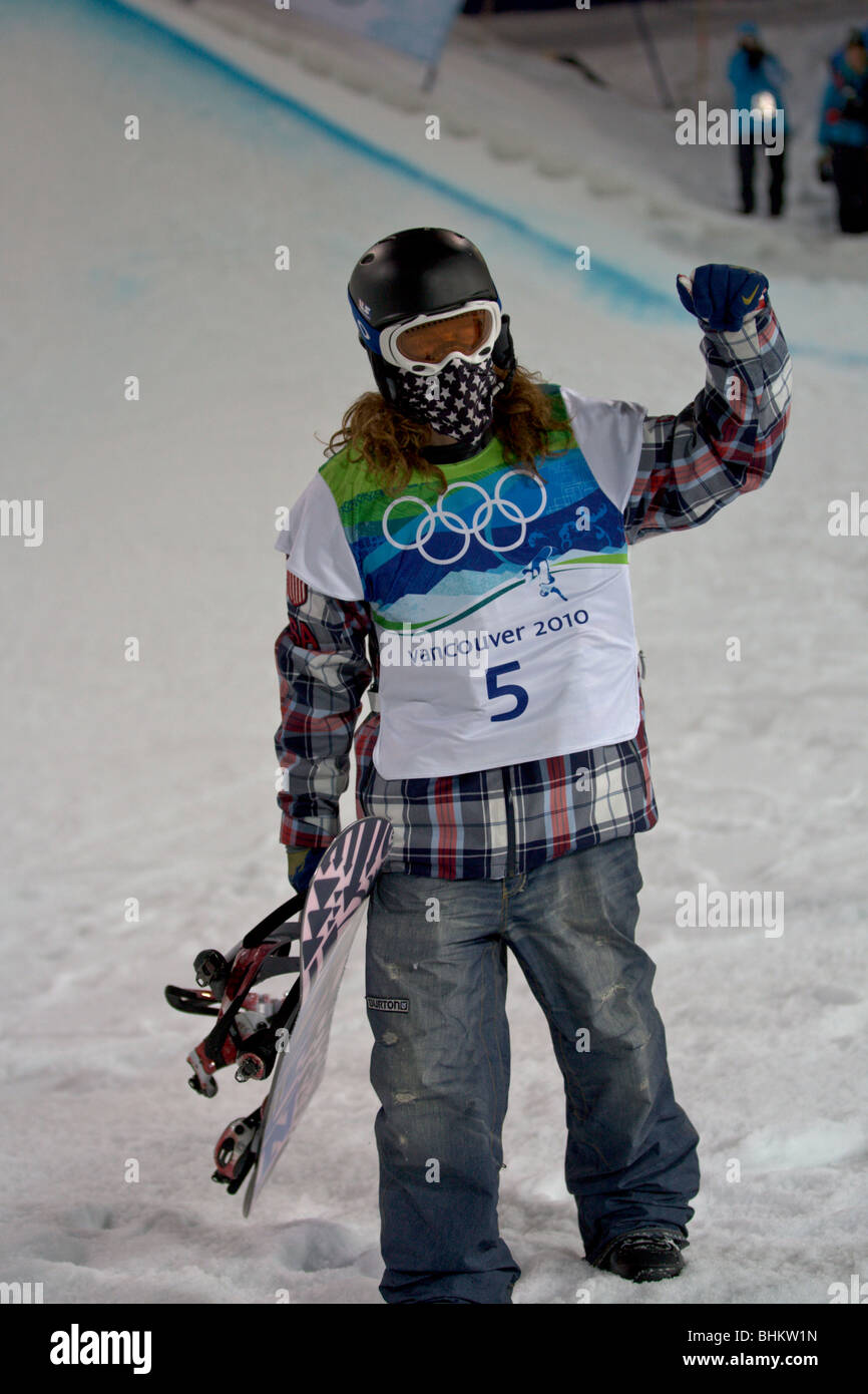 Shaun White (USA), gold medal winner, competing in the Men's Snowboard  Halfpipe event at the 2010 Olympic Winter Games Stock Photo - Alamy