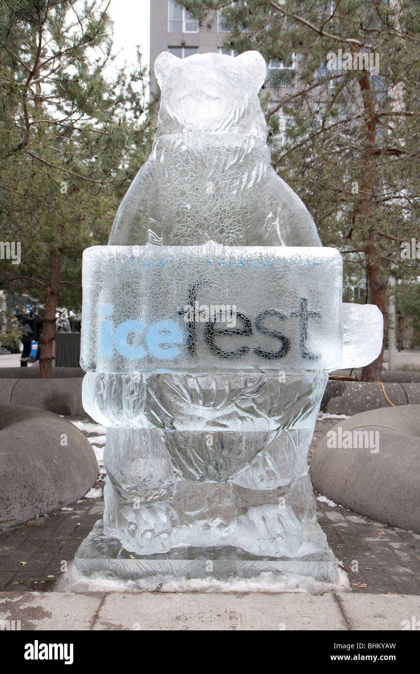 Ice bear sculpture hi-res stock photography and images - Alamy