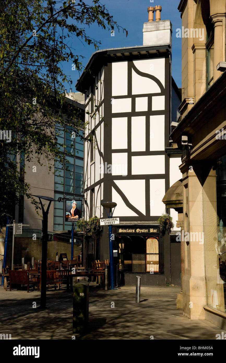 Sinclairs Oyster Bar on Cathedral Street Manchester Stock Photo Alamy