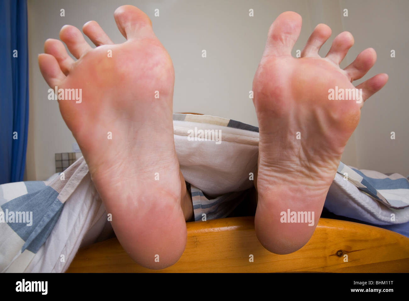 Big Feet Woman High Resolution Stock Photography and Images Alamy