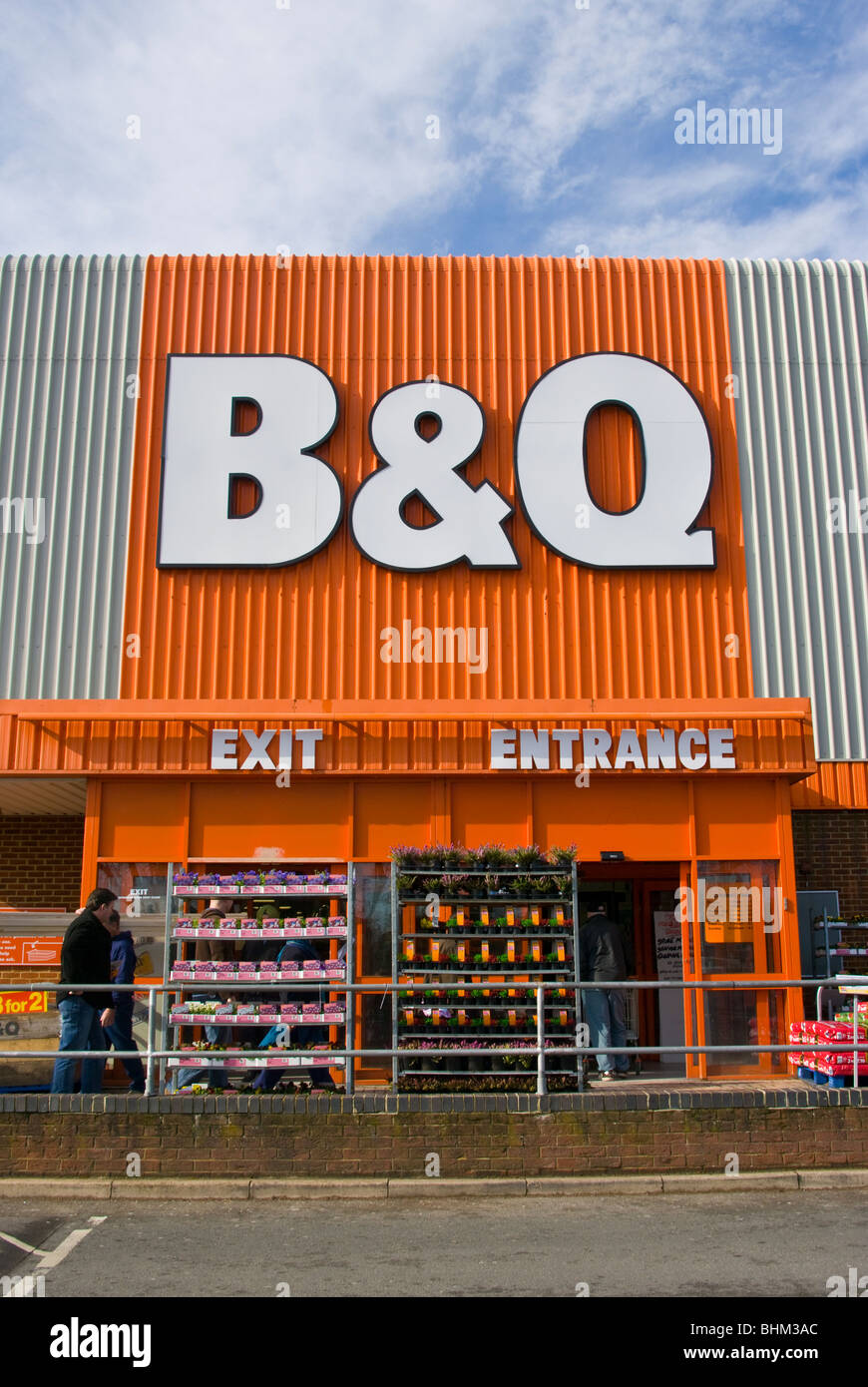 B and q shop hires stock photography and images Alamy