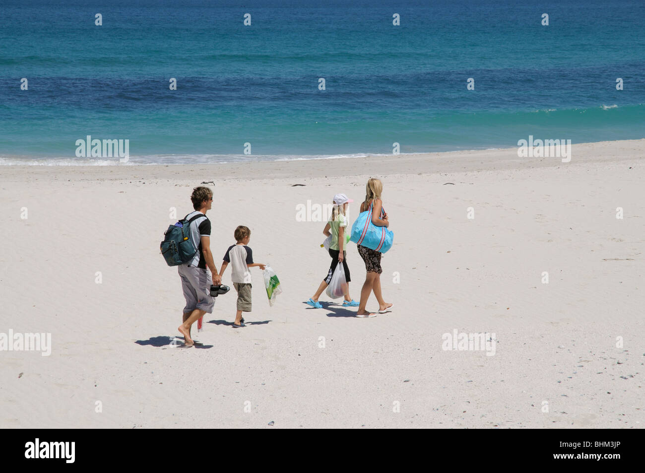 Family beach scene sun sand hi-res stock photography and images - Alamy