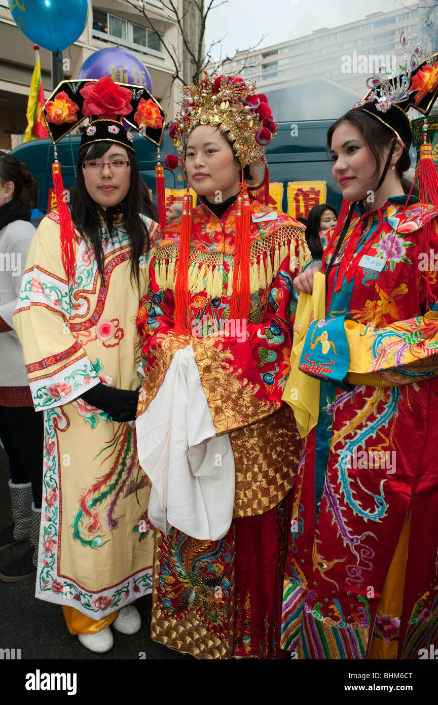 Paris, France, Chinese Women Dressed in Traditional Chinese Dresses in ...