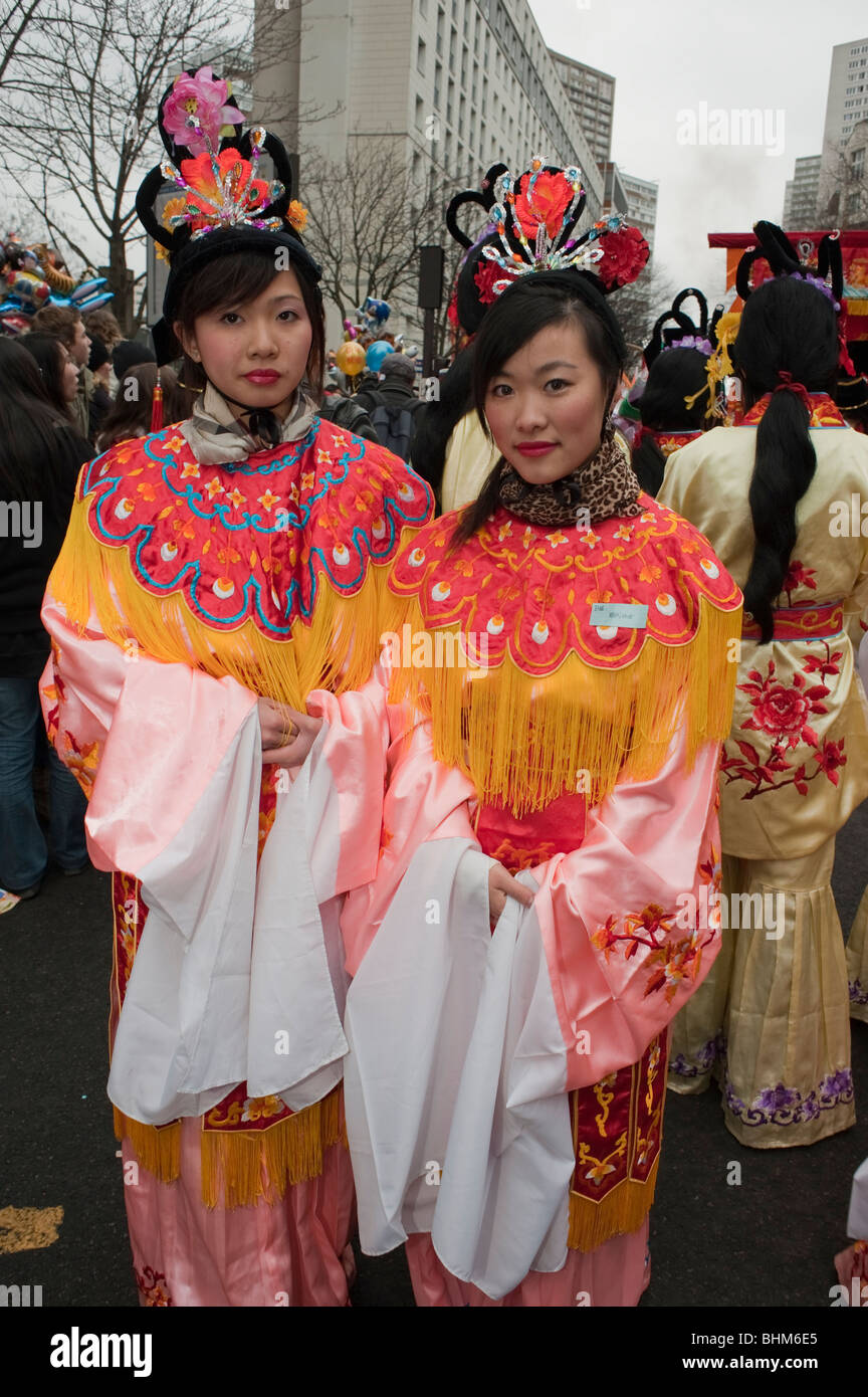 Paris, France, Young Chinese Women in Traditional Dress in Chinese New Year  Carnival, Portrait Teens Stock Photo - Alamy