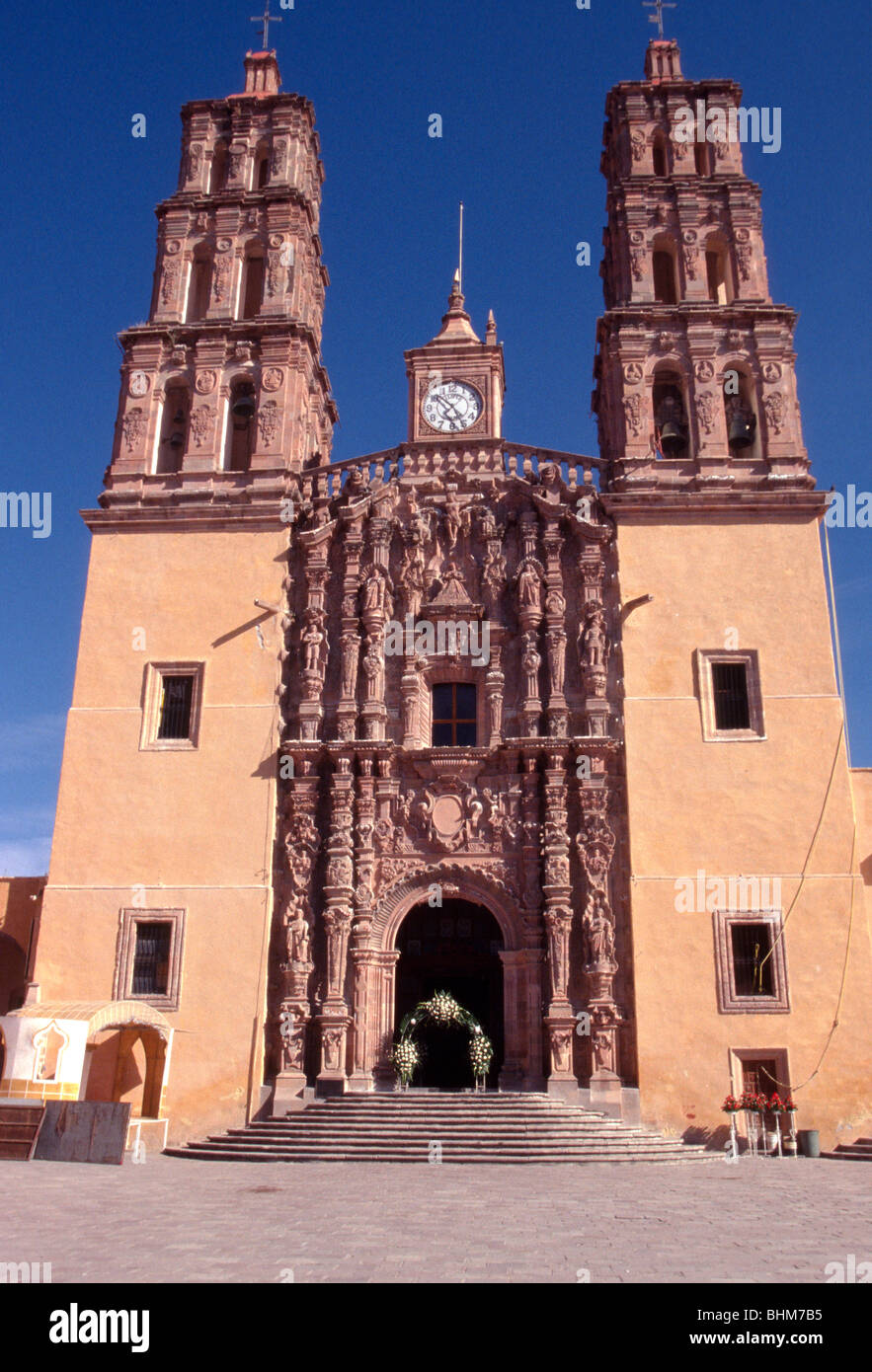 Steeples and Clock tower of the Parrish Church, Parroquia de Neustra Senora de Dolores, in Delores, Guanajuato, Mexico Stock Photo
