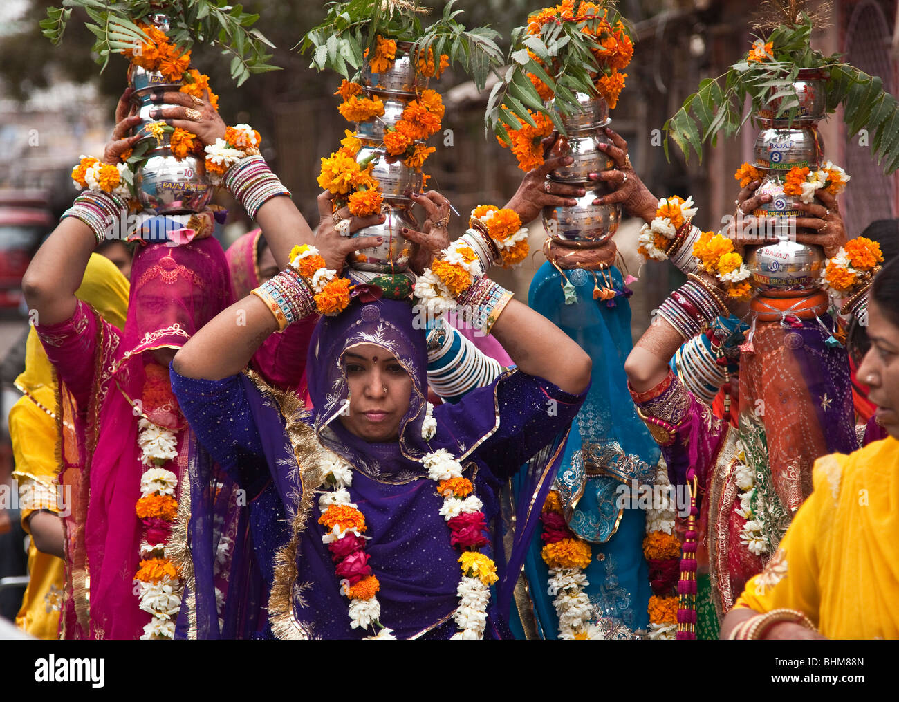 Colourfully clad Rajput woman at a wedding ceremony at the Sardar Bazaar in the centre of the Rajasthani city of Jodhpur, India. Stock Photo