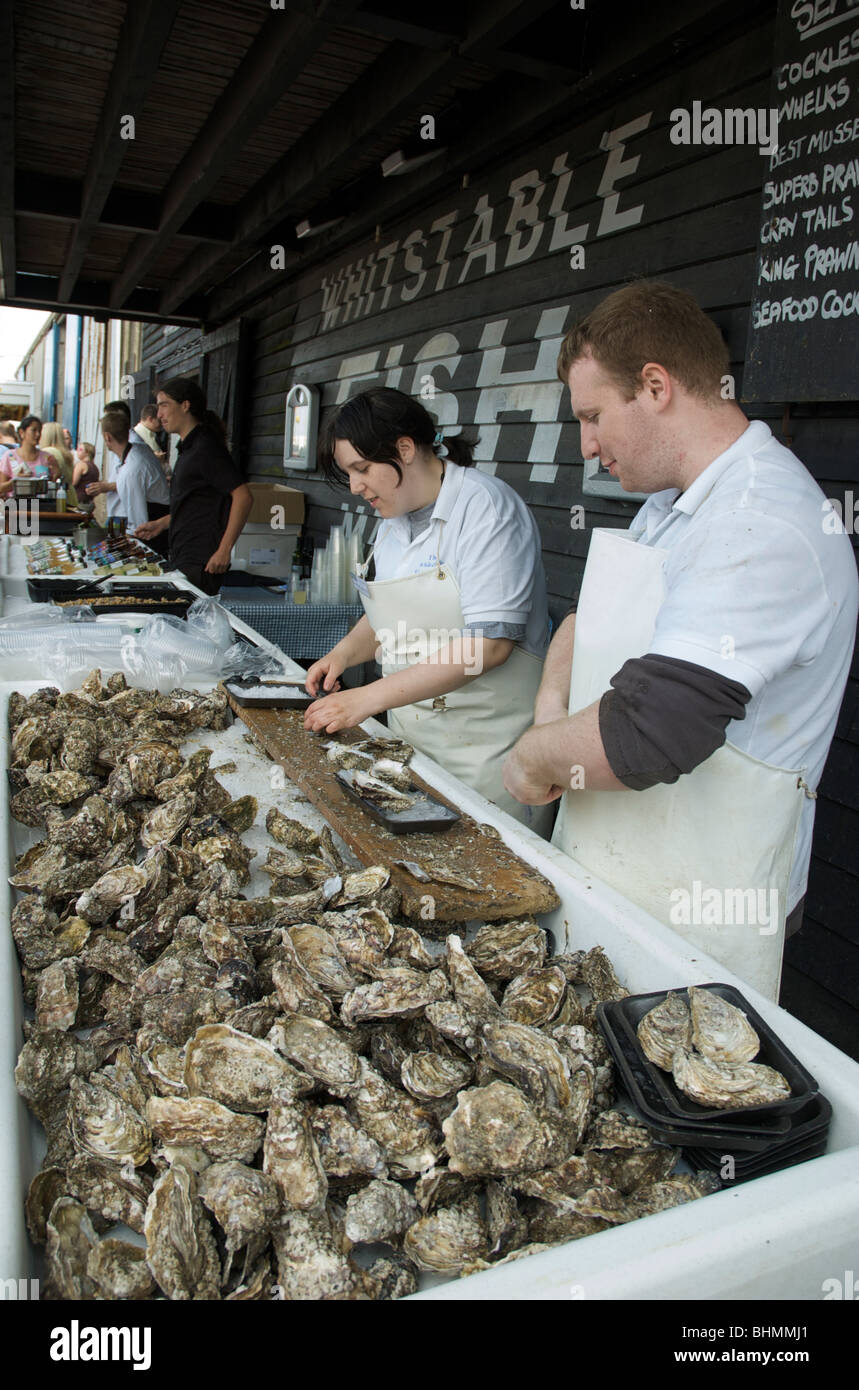 Whitstable Oyster Festival Preparing Oysters Stock Photo Alamy