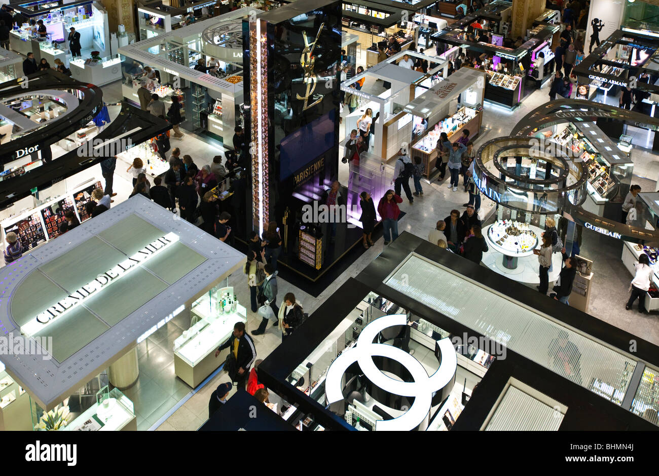 Shopping center on market day hi-res stock photography and images - Alamy
