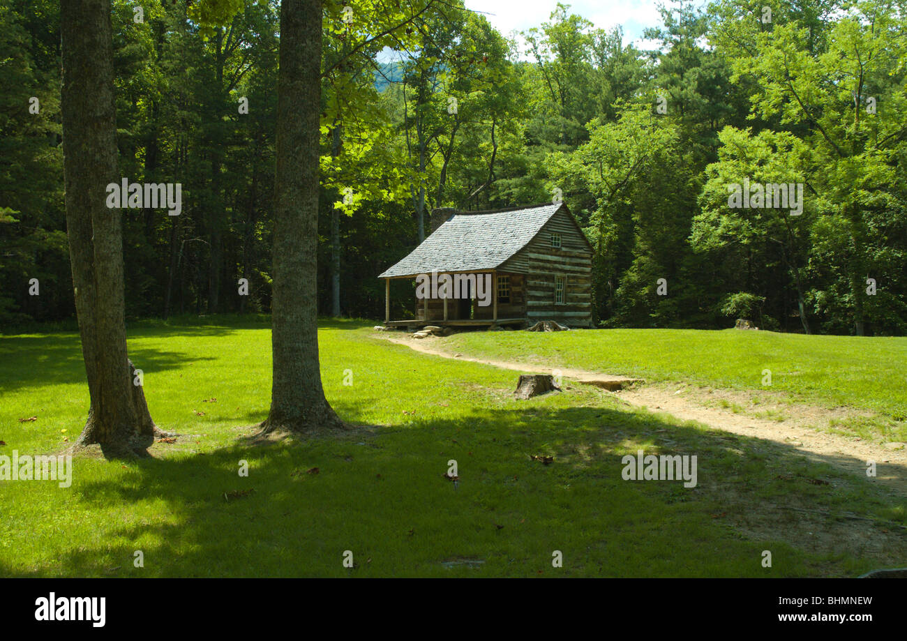 Historic cabin in Cades Cove, Great Smoky Mountains National Park, Tennessee Stock Photo Alamy