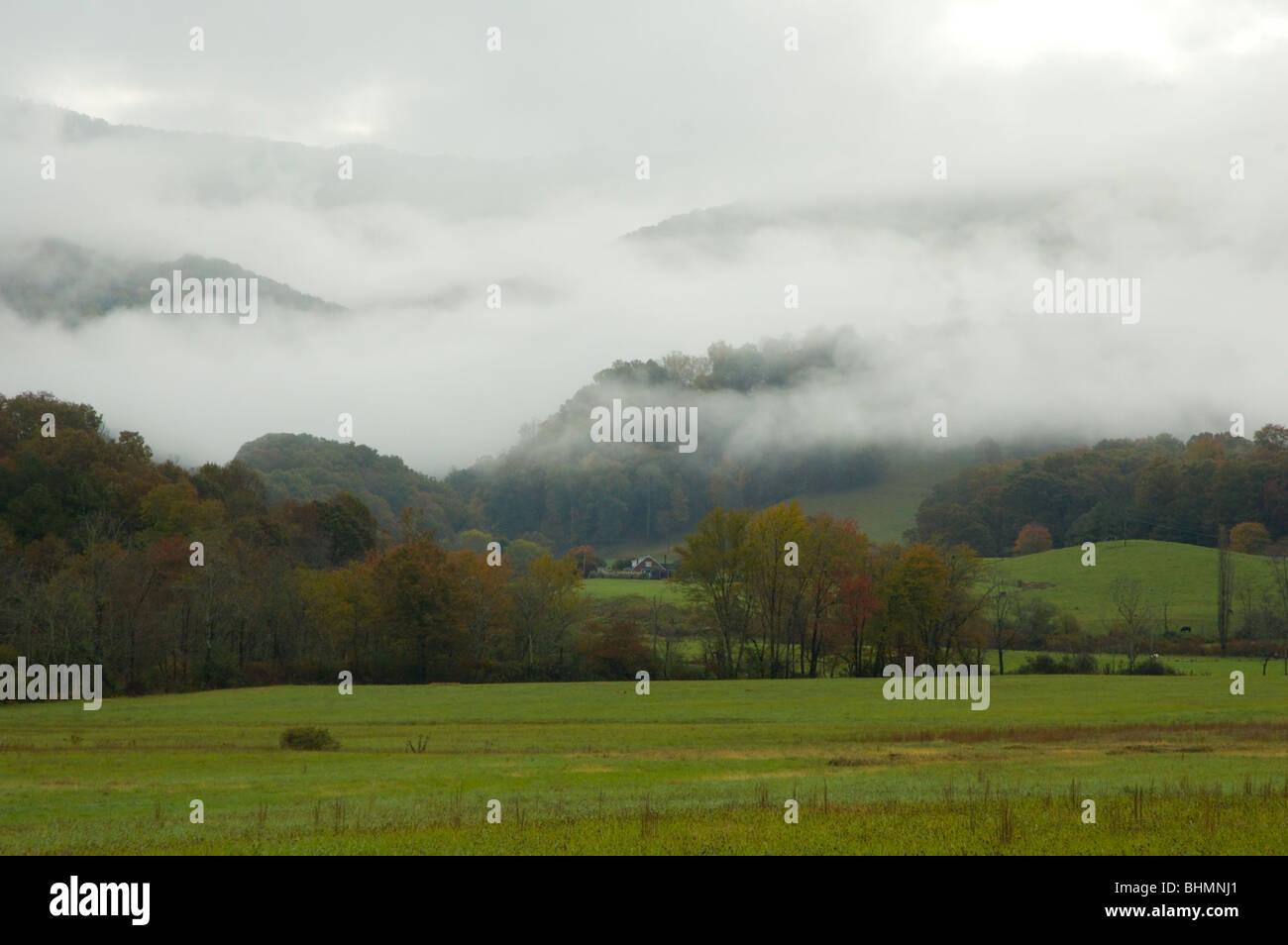 Fog valleys hi-res stock photography and images - Alamy