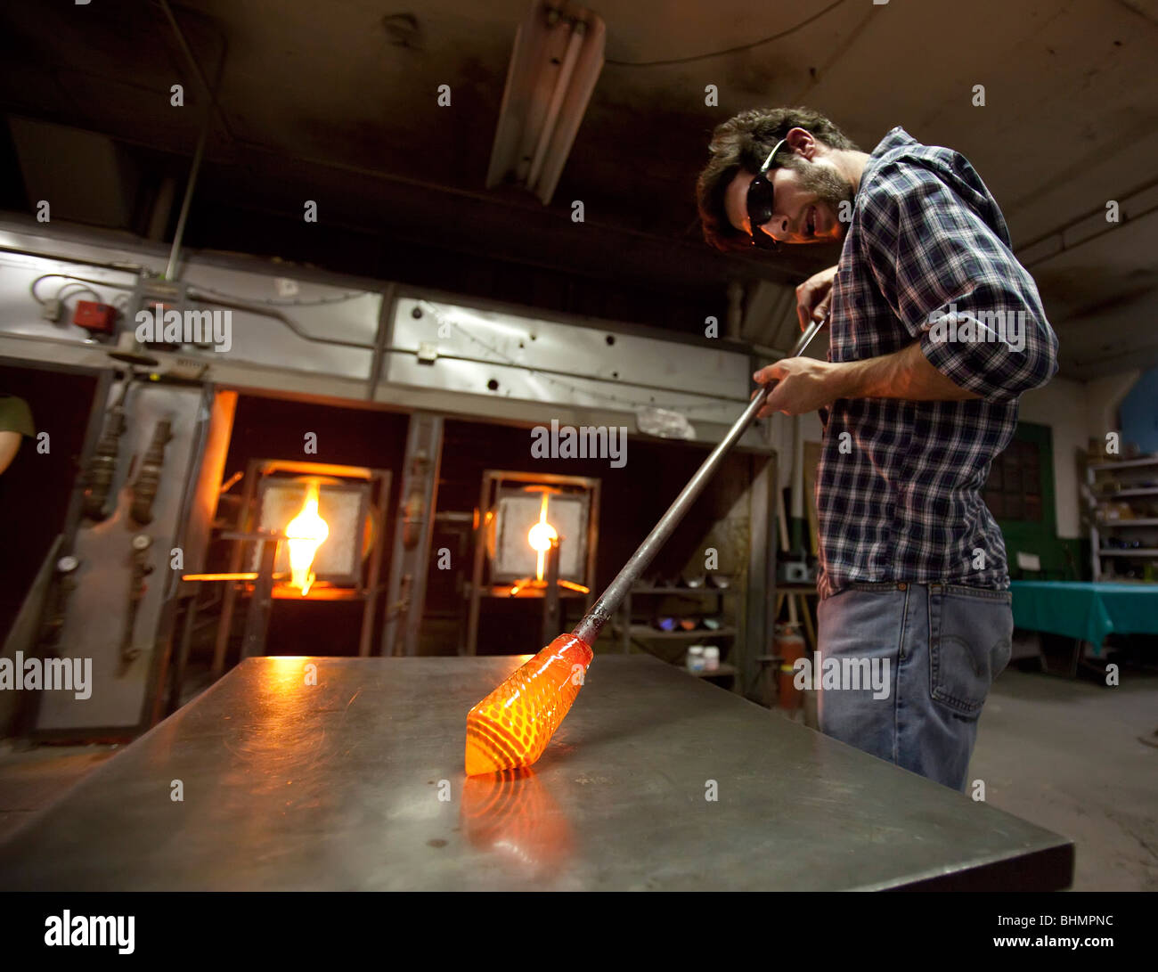 Artist glass blowing hi-res stock photography and images - Page 10