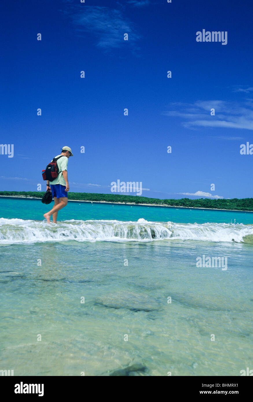 A man walking alone on a beach hi-res stock photography and images - Alamy