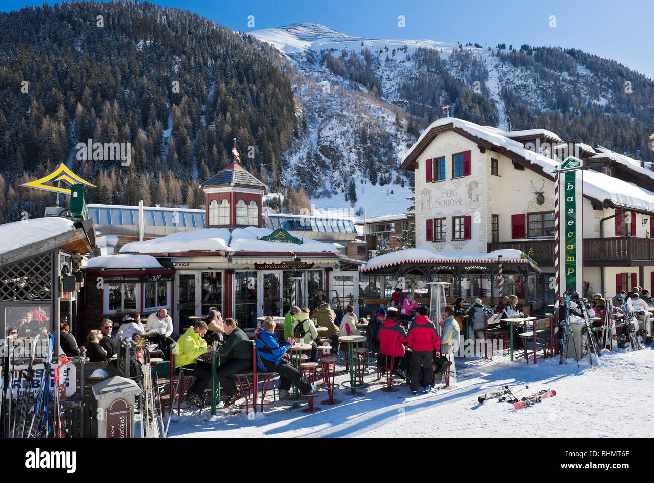 Base Camp cafe bar at the bottom of the Galzig lift, St Anton, Arlberg ski region, Vorarlberg, Austria Stock Photo