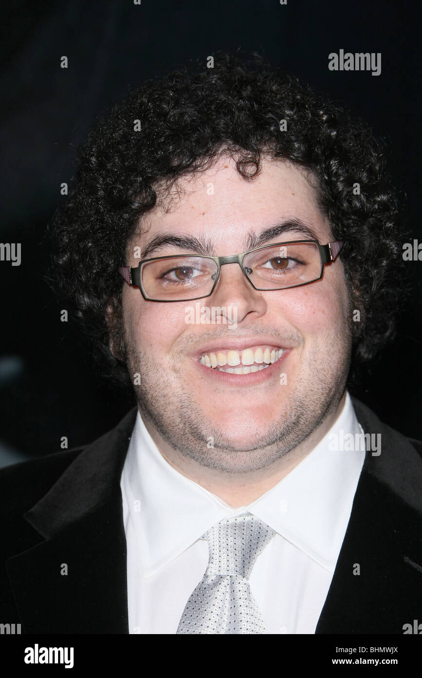Josh Gad’s Instagram, Twitter & Facebook on IDCrawl