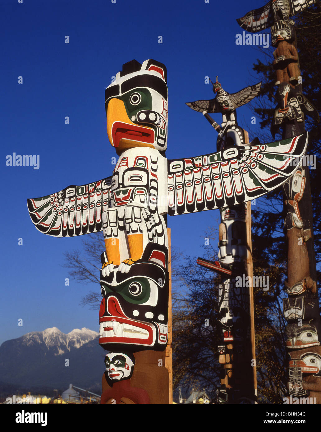 Inuit totem pole hi-res stock photography and images - Alamy