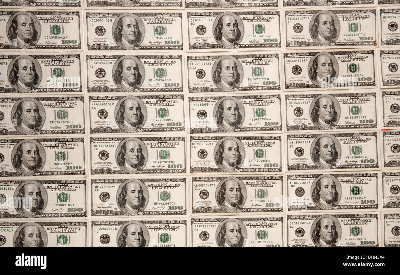 100 US currency laid out in a row Stock Photo Alamy