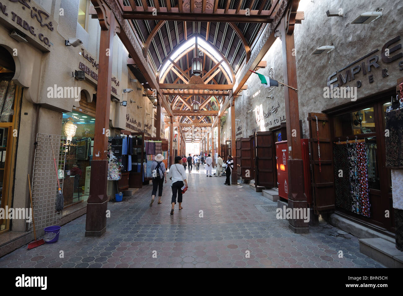 Shoppers In Bur Dubai Souk Stock Photos & Shoppers In Bur Dubai ...