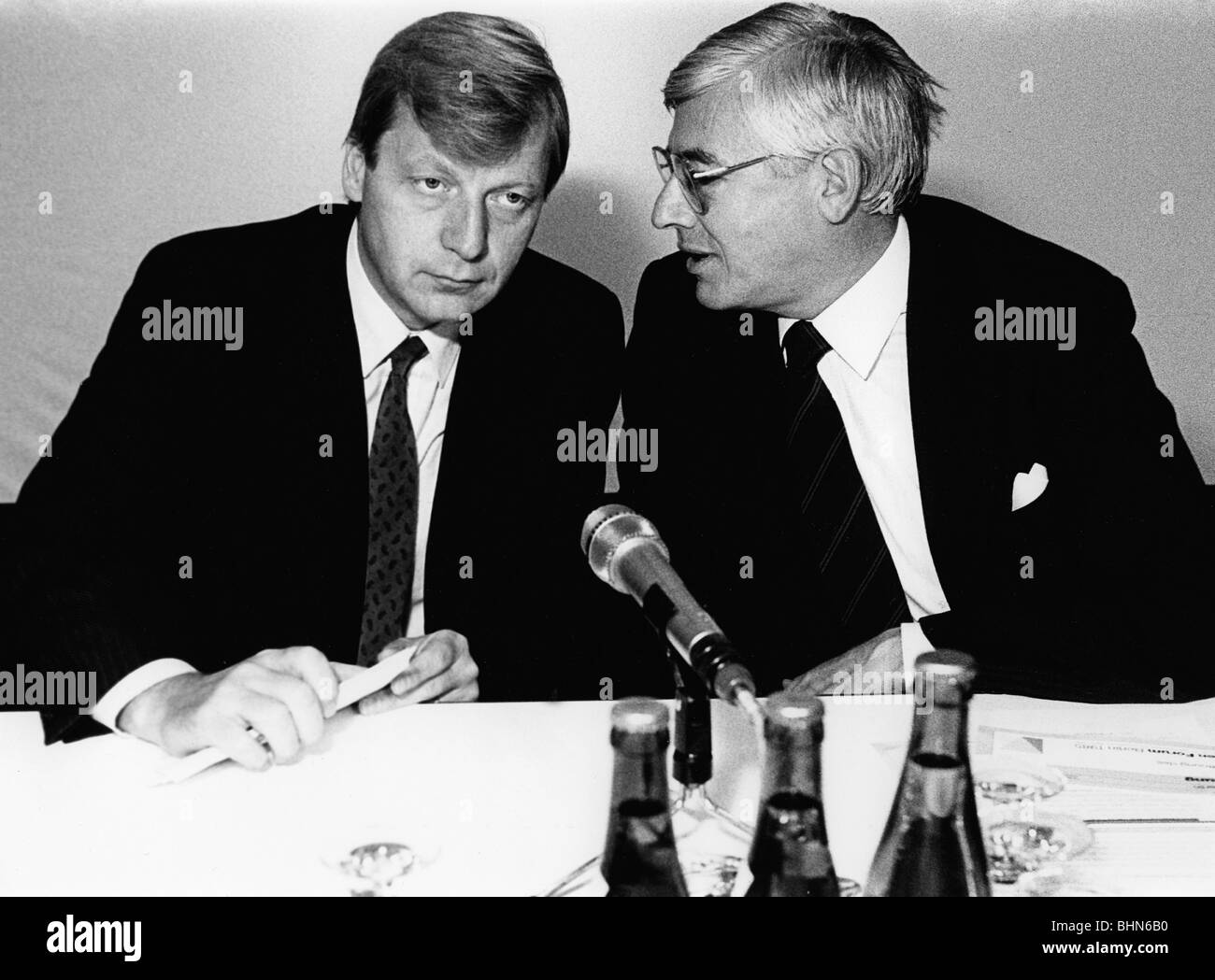 Schwarz-Schilling, Christian, * 19.11.1930, German politician (CDU), Federal Minister for Post and Communication 1982 - 1992, half length, with Eberhard Diepgen, governing mayor of Berlin, radio show, 4.9.1985, Stock Photo