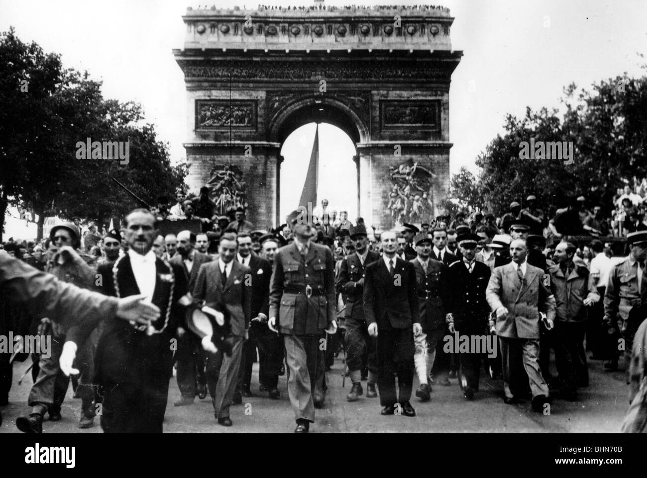 Gaulle, Charles de, 22.11.1890 - 9.11.1970, French general, politician, Leader of the Free French Forces 1940 - 1945, return to Paris, Champs Elysees, 26.8.1944, Stock Photo