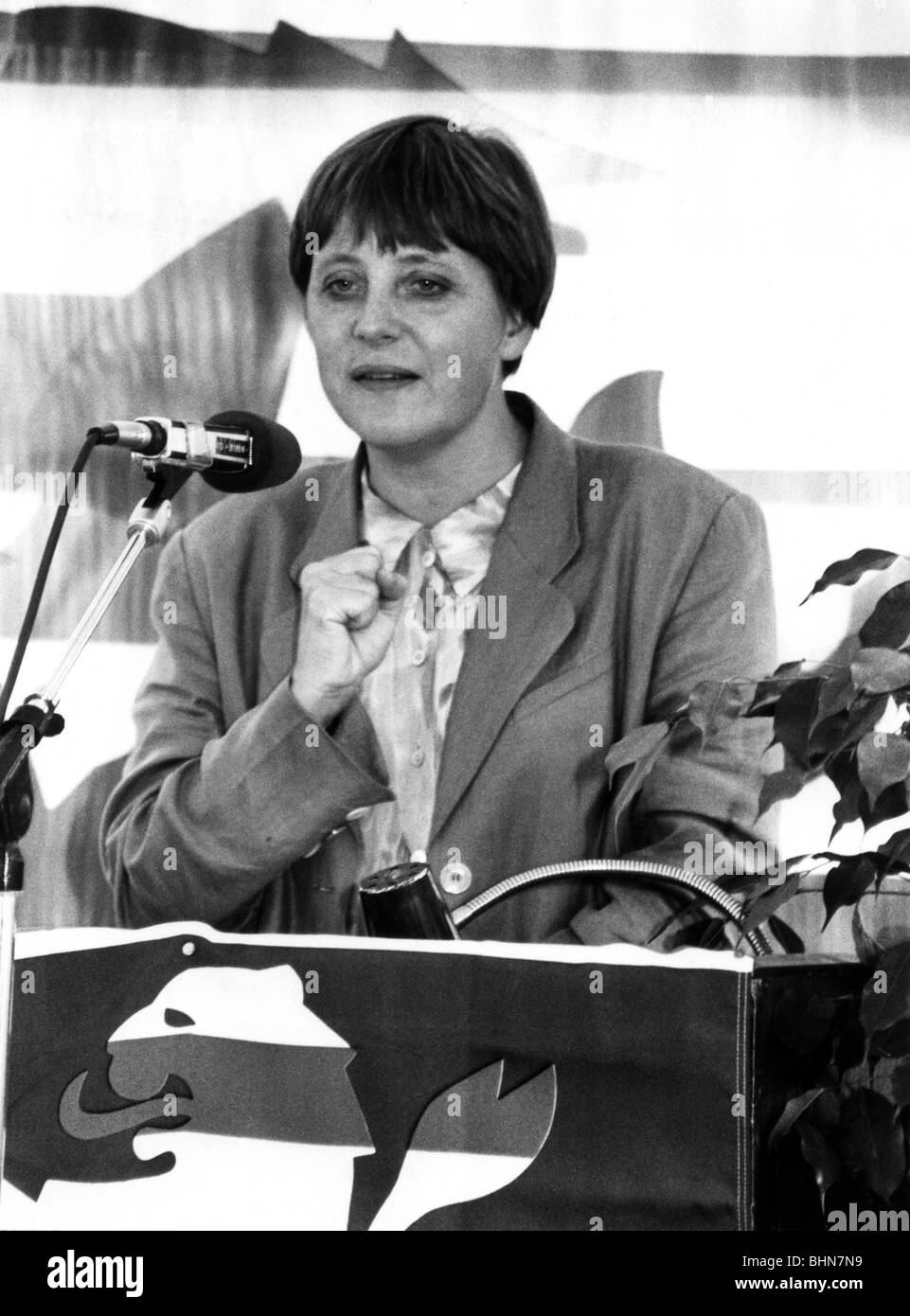 Merkel, Angela Dorothea, Dr., * 17.7.1954, German politician (CDU), half length, as Federal Minister for Women and Youth, giving speech, 13.9.1994, Stock Photo