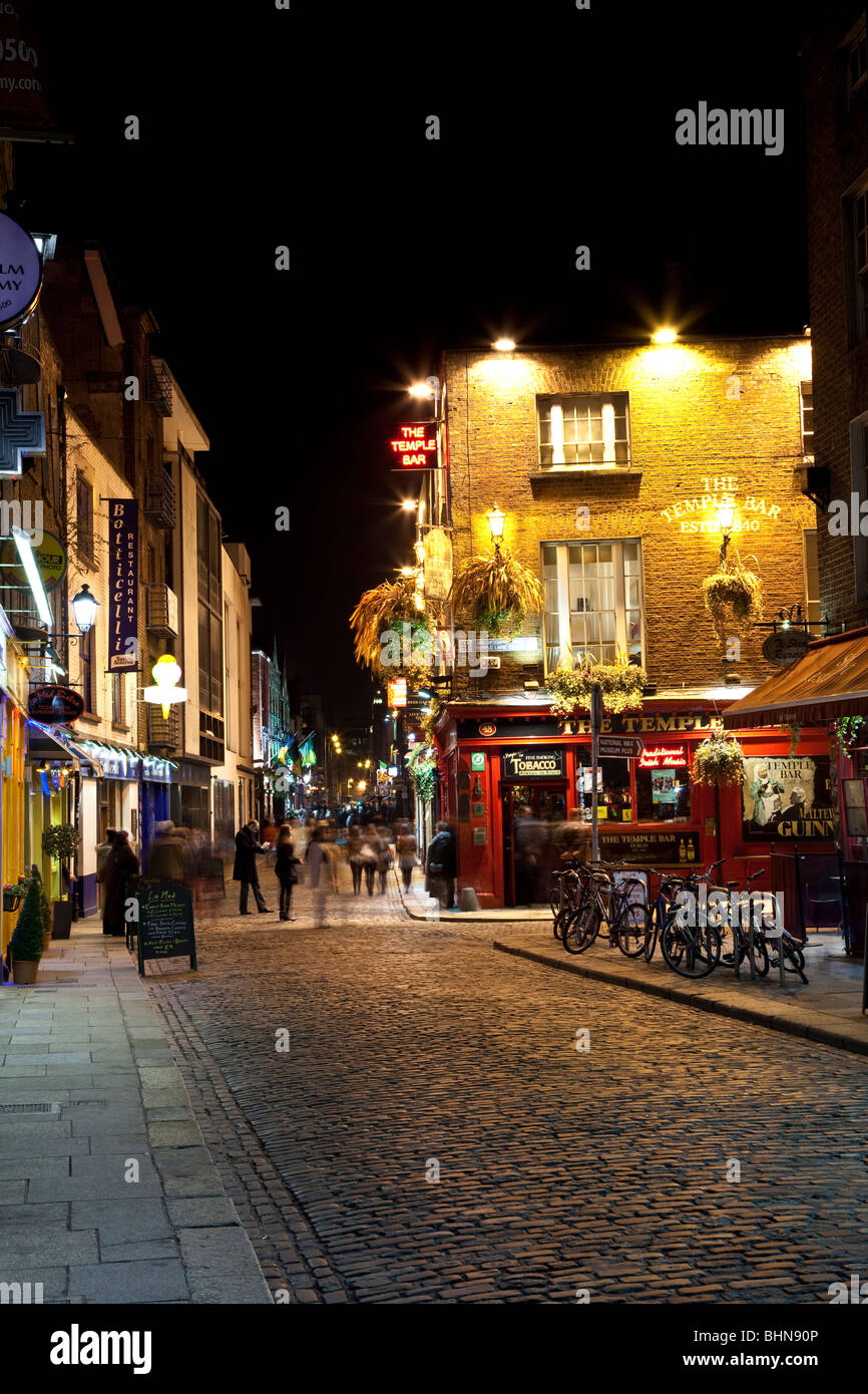 Temple Bar at night. Dublin. Ireland Stock Photo Alamy