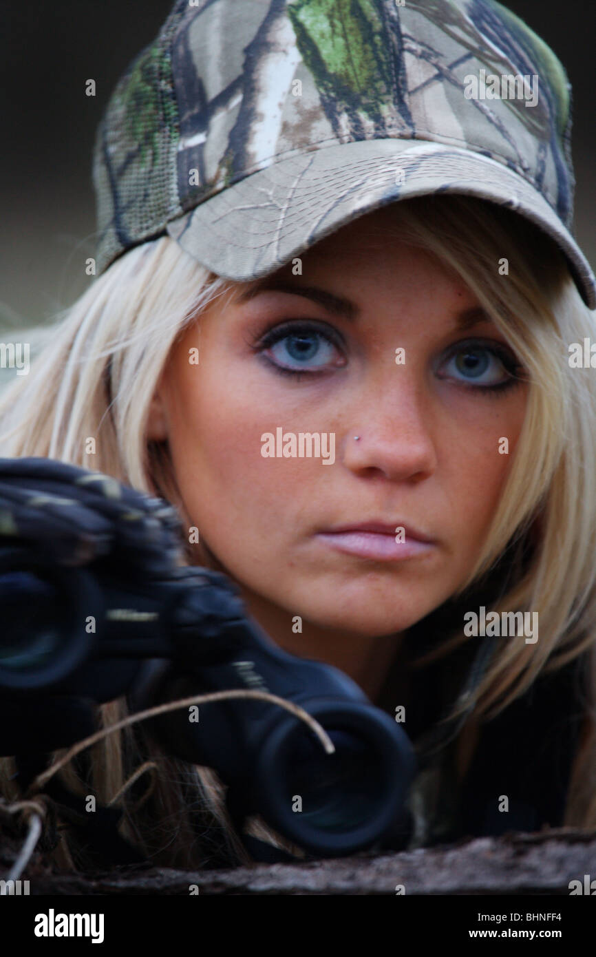 YOUNG 21 Y.O FEMALE WOMAN GIRL HUNTER IN CAMOFLAUGE WITH WEAPON AND BINOCULARS PISTOL HAND GUN