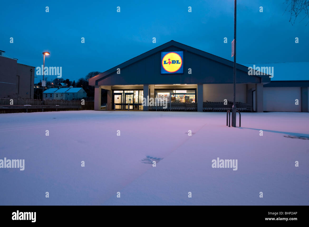 The Lidl Store in St Austell during the 2010 snowstorm Stock Photo Alamy