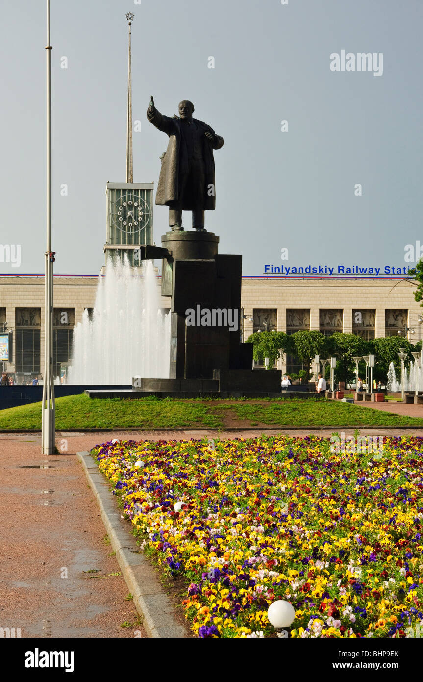 Statue of Lenin outside the Finland Railway station, St Petersburg, Russia Stock Photo