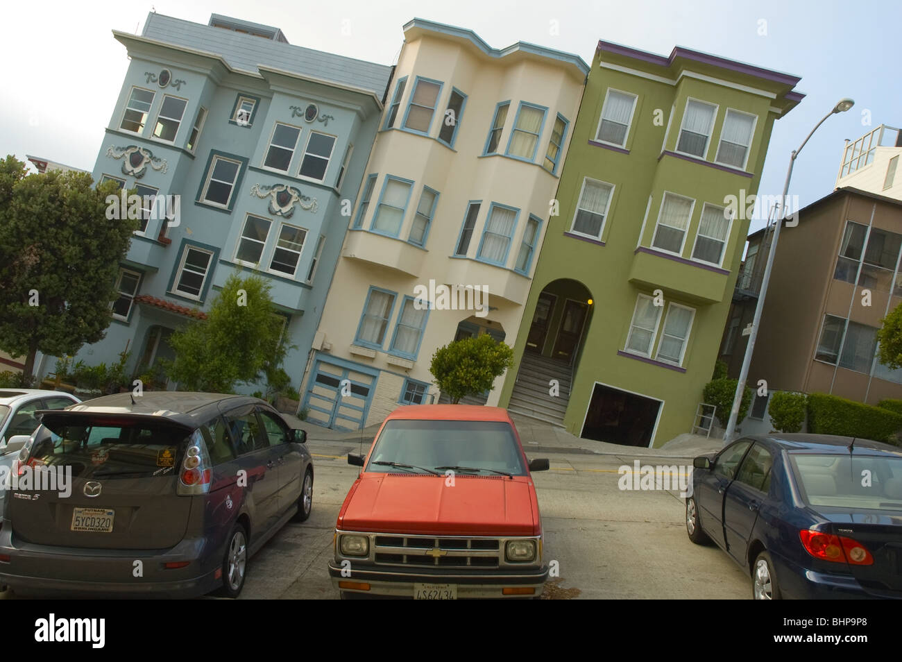 Houses on a steep street in San Francisco, California, USA Stock Photo