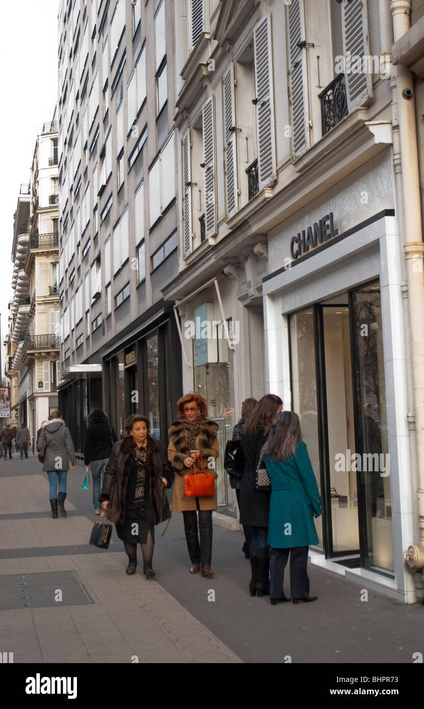 Paris, France, Luxury Brands, Shopping, Avenue Montaigne, Street Scene,  Women Walking Stock Photo - Alamy