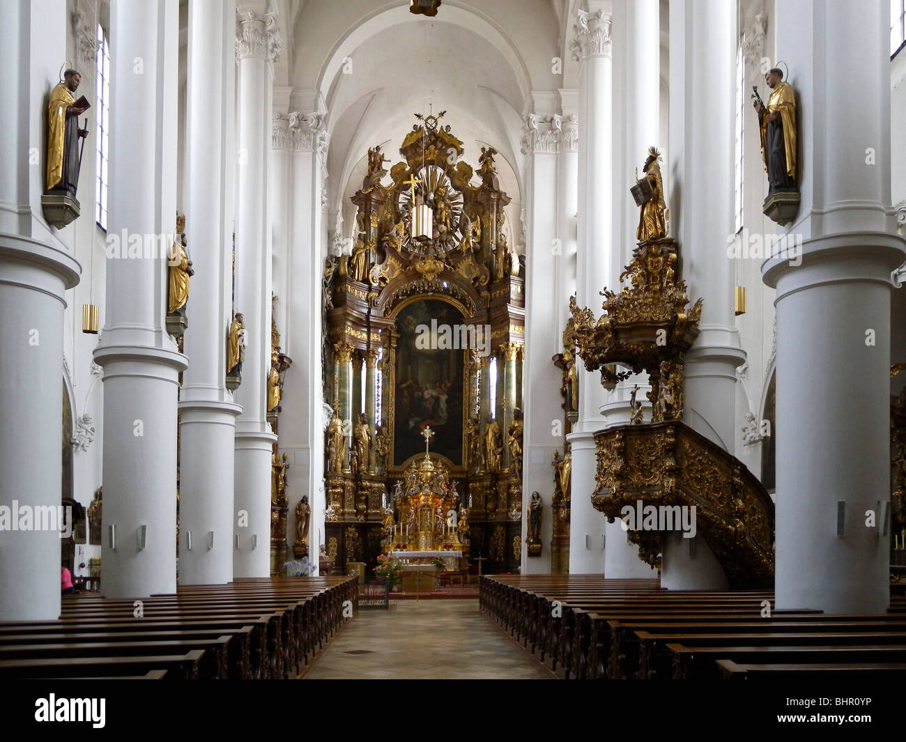 Inneres der Karmeliterkirche, Straubing, Bayern, Deutschland | interior of Karmeliterkirche, Straubing, Bavaria, Germany Stock Photo