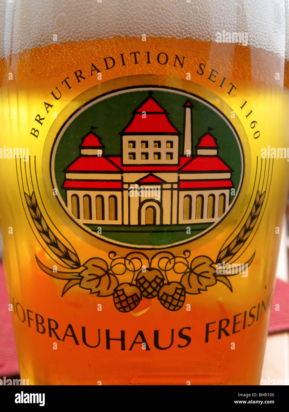 Regeren Afsnijden In dienst nemen Bierglas Hofbrauhaus Freising, Bayern, Deutschland | beer glass, Bavaria,  Germany Stock Photo - Alamy