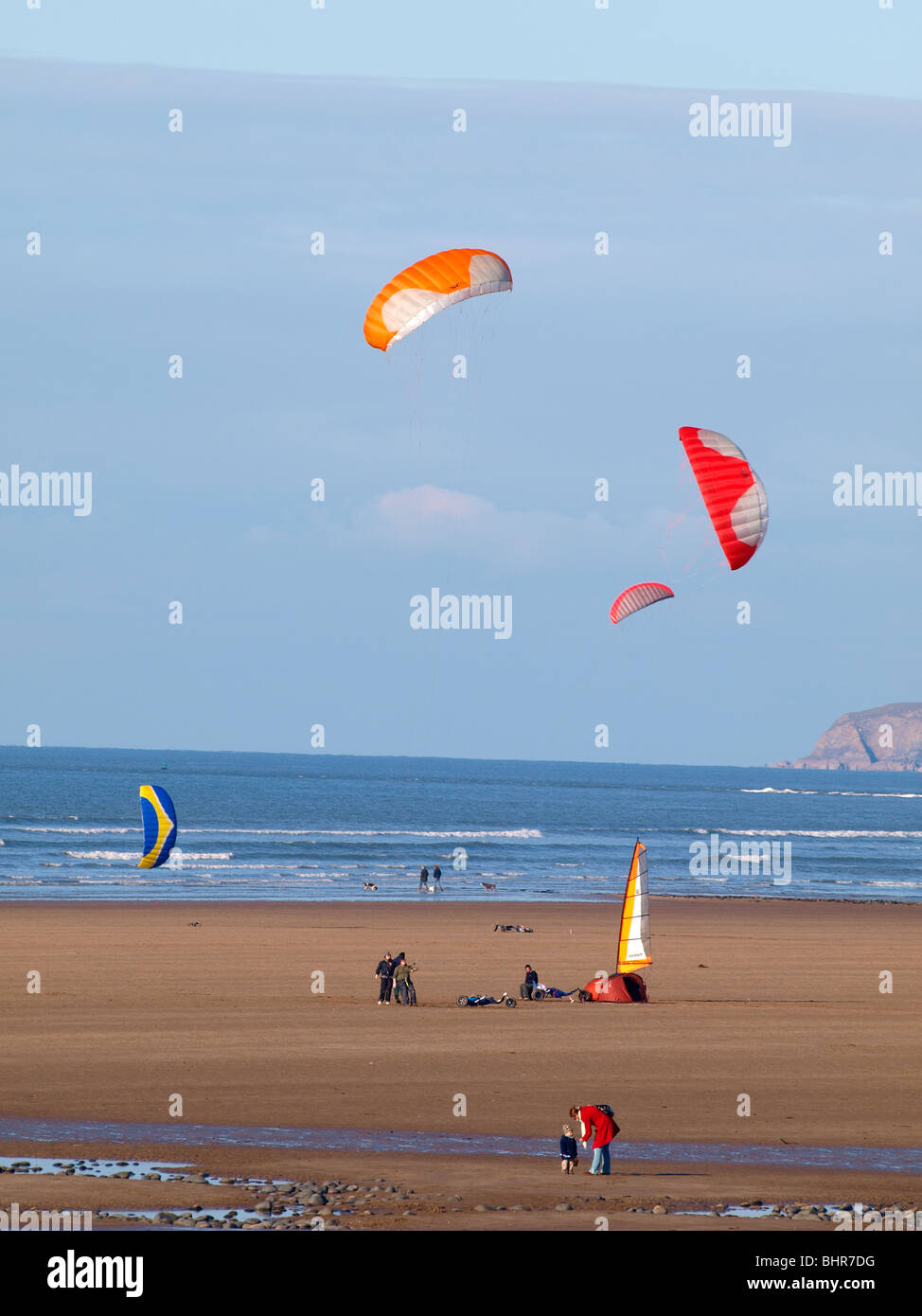 Flying kites, Westward Ho!, Devon Stock Photo Alamy