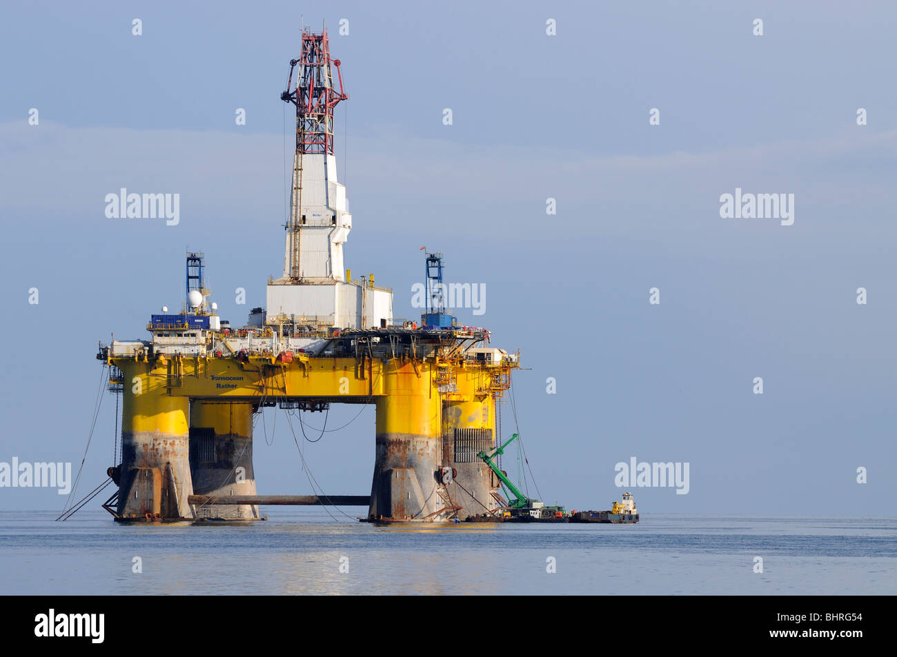 Oil rig repair hires stock photography and images Alamy