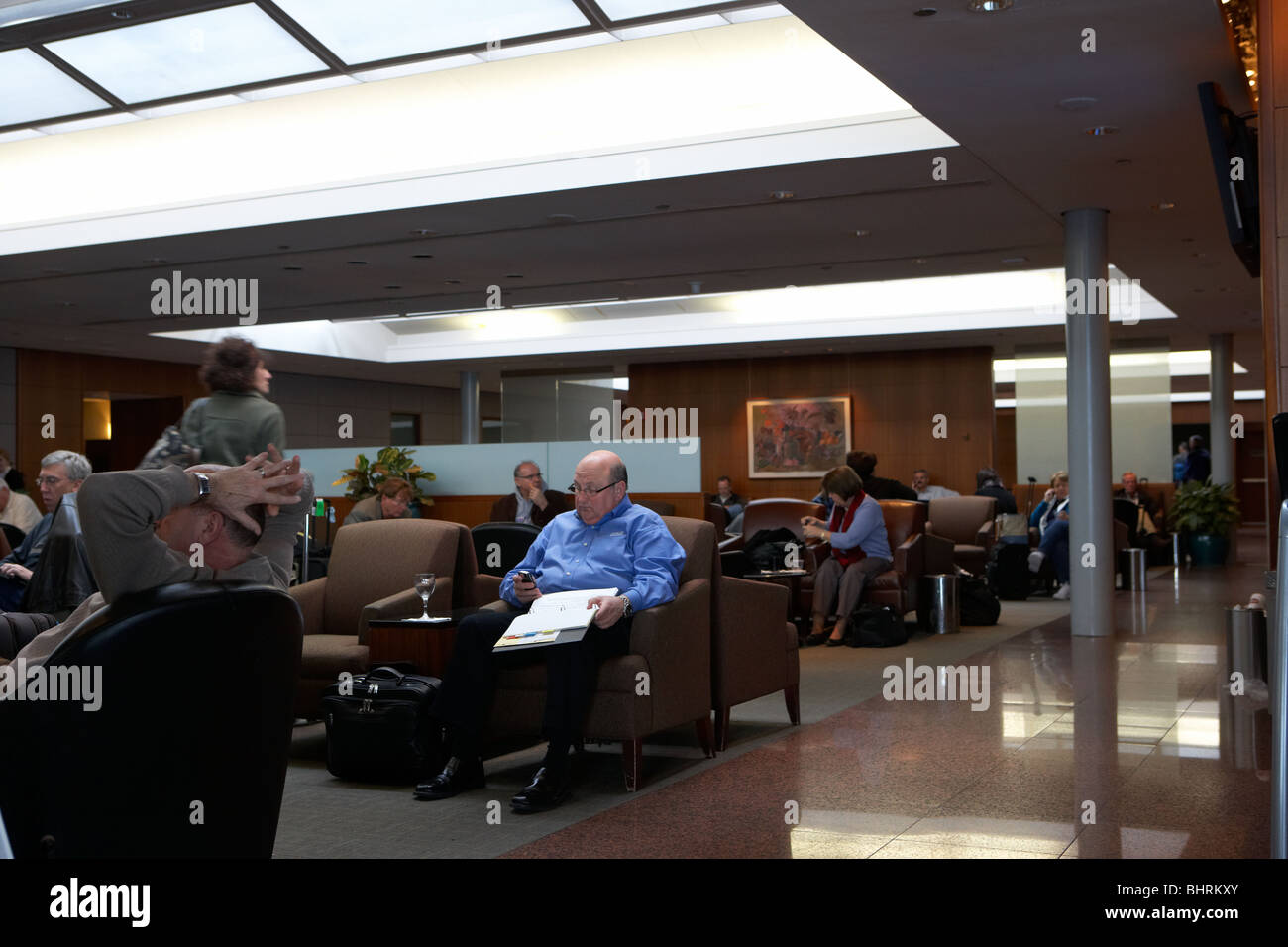 business passengers wait in the united airlines red carpet club lounge chicago o'hare international airport usa Stock Photo