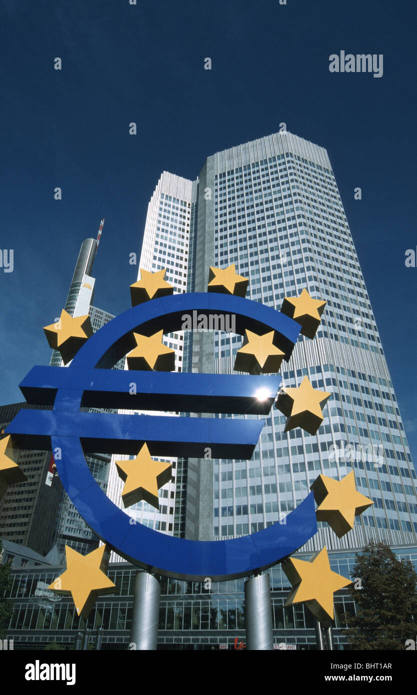 Frankfurt, Eurobank with Euro sculpture by Ottmar Hoerl Stock Photo