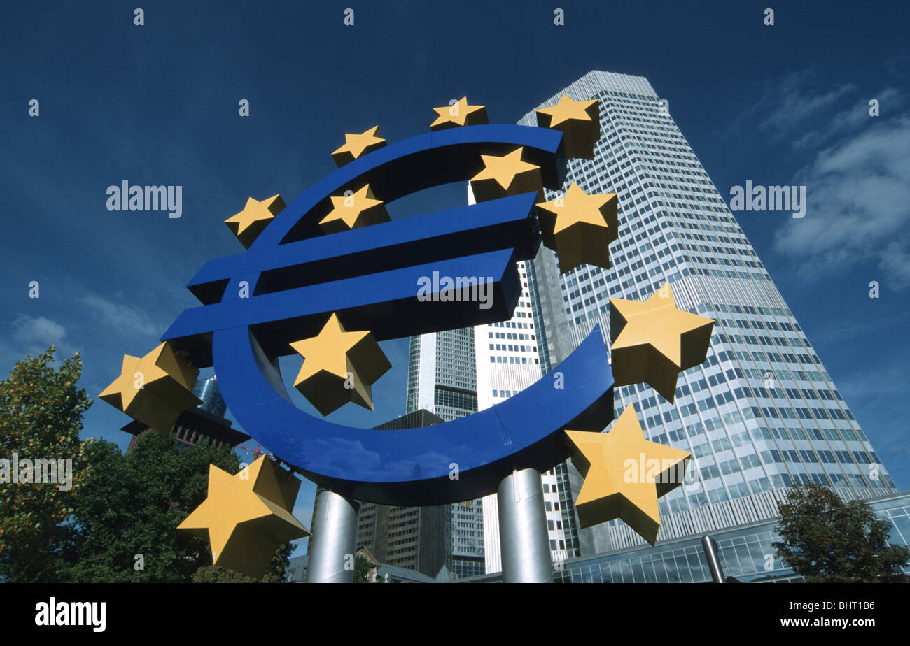 Frankfurt, Eurobank with Euro sculpture by Ottmar Hoerl Stock Photo