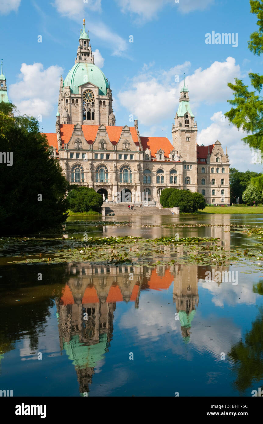 Hannover, Rathaus, Spiegelung im Teich, Niedersachsen, Deutschland