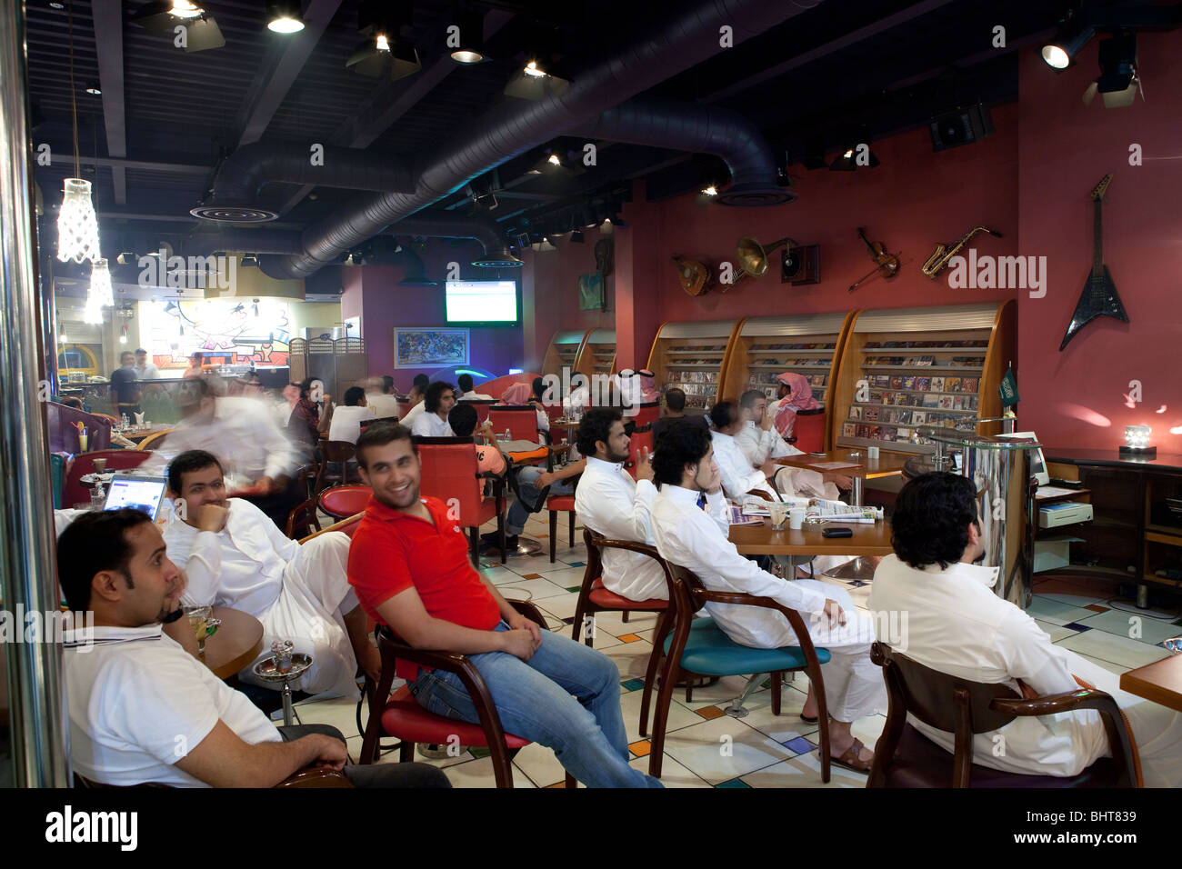 Arab men in juice bar cafe Jeddah Saudi Arabia Stock Photo