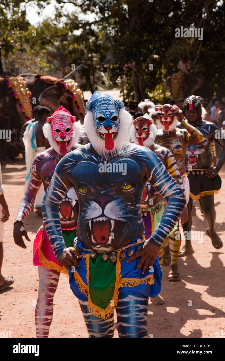India, Kerala, Adoor, Sree Parthasarathy temple, Gajamela, Pulikali, men, with bodies painted like wild animals Stock Photo