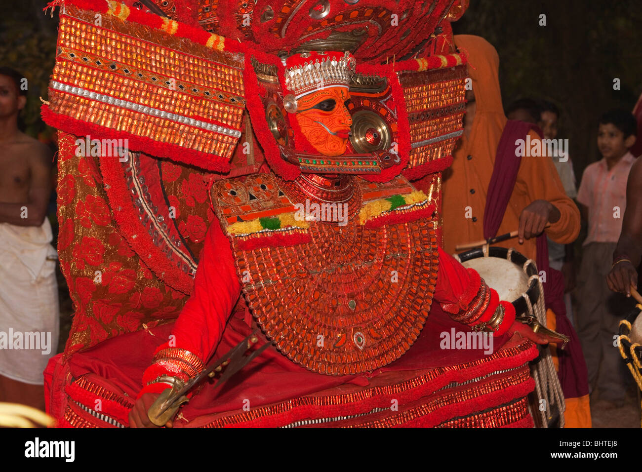 India, Kerala, Cannanore (Kannur), Theyyam, Naga Kanni in trance having become the serpent deity Stock Photo