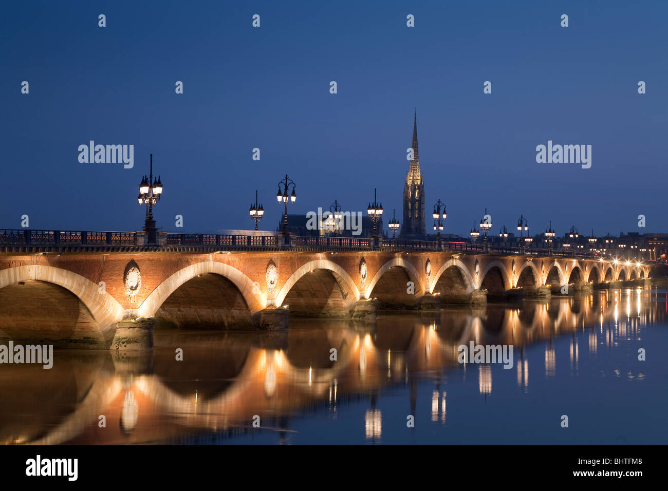 Pont de Pierre, Tour Saint Michel, River Garonne, Bordeaux, Gironde, Aquitaine, France Stock Photo