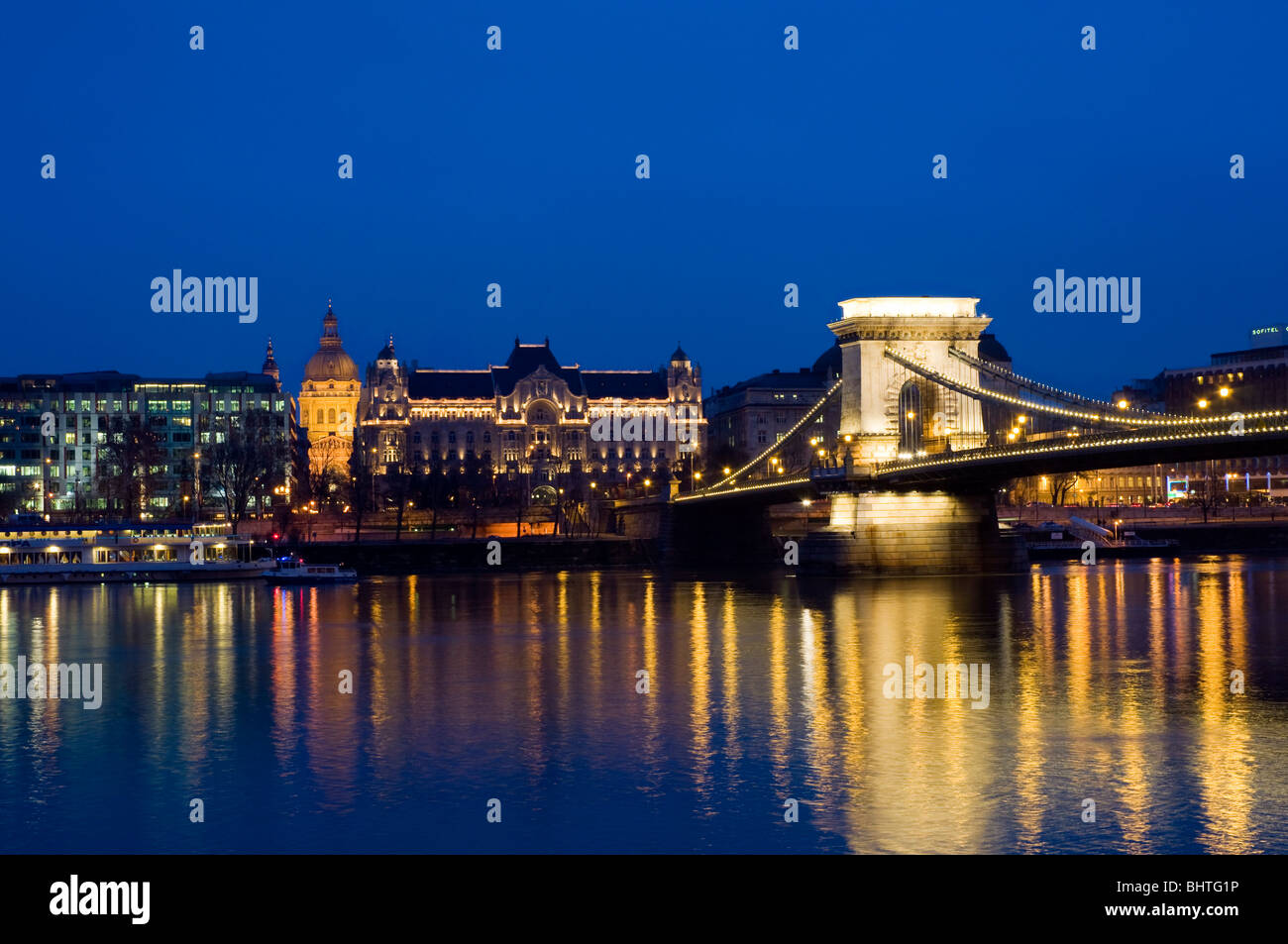 The chain bridge in Budapest, Hungary, looking towards Pest, night scene Stock Photo